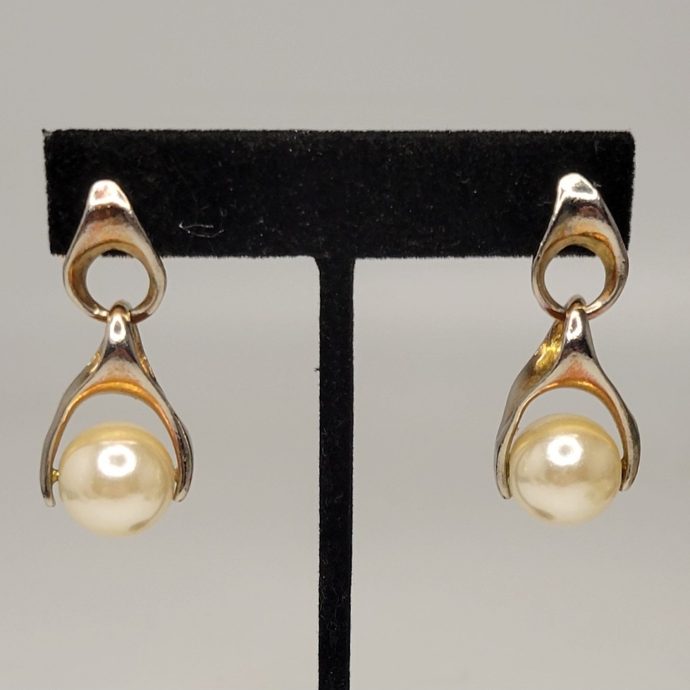 ▪︎Faux Pearl Earrings